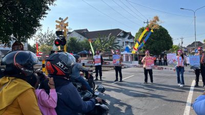 Tekan Angka Kecelakaan, KAI Daop 6 Sosialisasikan Perlintasan Sebidang pada Pengguna Jalan