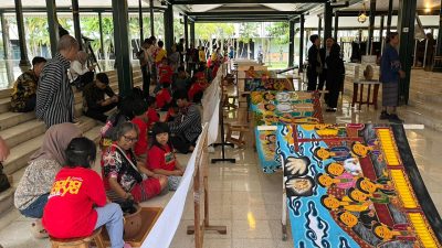 Yayasan Kanker Anak Indonesia Gelar ‘Mahakarya Batik Humanity in Harmony’