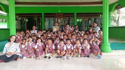 Peringati Hari Pahlawan, Keluarga Besar KB-TK Marsudirini St.Theresia Boro Ziarah ke Makam Nyi Ageng Serang