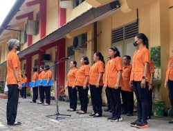 Menjadi Guru Hebat untuk Indonesia Kuat: SMK Marsudirini St. Fransiskus Semarang Peringati HGN 2024