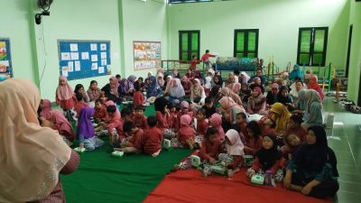 Acara Perpisahan Kepala Sekolah TK Negeri 3 Yogya: Sederhana, Meriah dan Penuh Makna