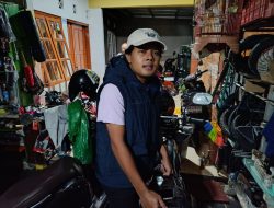 Emsa Seorang Pemuda Pemilik Bengkel Motor: Bekerja Butuh Ketelitian dan Hasil yang Sempurna