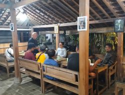 Kumpul Bareng dan Mengudap Bersama, Upaya Merawat Kelompok Ronda Agar Kompak