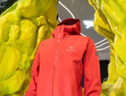 Desain Minimalis Jaket Arc’teryx: Tak Hanya Keren Tapi Fungsional di Segala Kondisi