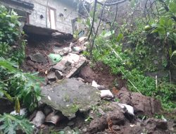 Akibat Hujan Deras Mengguyur Bantul, Rumah Suyati Terancam Roboh karena Pondasinya Longsor