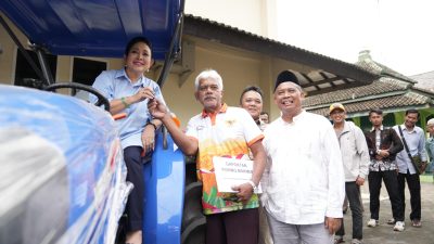 Titiek Soeharto Serahkan Bantuan Alat Pertanian kepada Pemkab Sleman