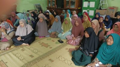 PKK Jatisawit Gelar Baksos, Bagikan 107 Paket Sembako untuk Warga yang Berhak