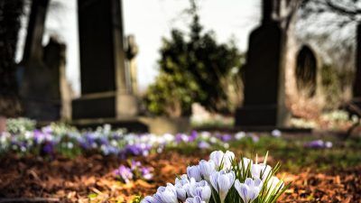 Bacaan Doa Ziarah Makam Idul Fitri 2025/1446 H Lengkap Beserta Urutannya