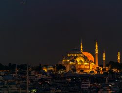 Tanda-Tanda Seseorang Mendapatkan Malam Lailatul Qadar dan Cara Meraihnya