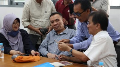 Roy Suryo dan Pegiat Medsos Datangi UGM, Pertanyakan Skripsi dan Ijazah Presiden Jokowi