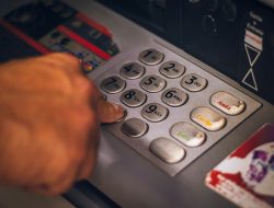 Jadwal Operasional Bank pada Hari Buruh 1 Mei 2025: Libur Atau Tetap Buka?