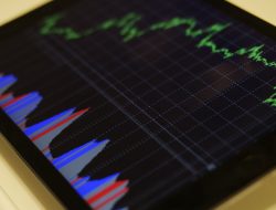 Jadwal Operasional Bursa Efek Indonesia Saat Hari Buruh 2025: 1-2 Mei Perdagangan Saham Buka Jam Berapa?