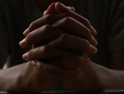 Teks Doa Adorasi Kamis Putih, Panduan Tuguran Katolik