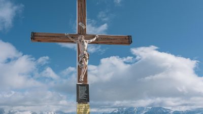 7 Puisi Jumat Agung, Mengenang Wafat Yesus, Refleksi Bermakna
