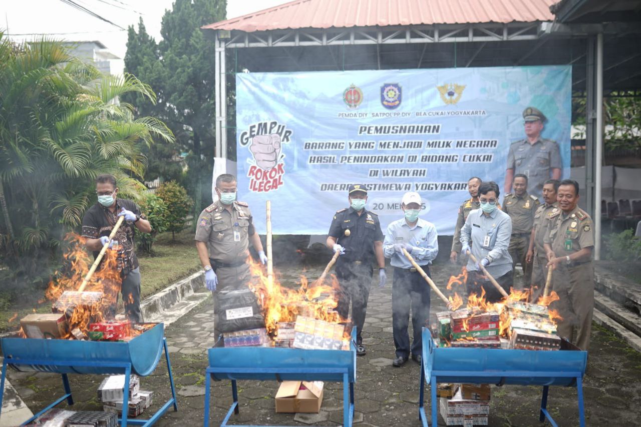 pemda diy musnahkan rokok ilegal