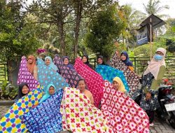 Dosen Prodi Teknik Industri UWM Gelar Penyuluhan dan Pelatihan Pembuatan Kain Shibori