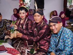 Nikah Bareng Mbalek Ndeso: Mahar Sepasang Bebek, Sontoloyo sebagai Cucuk Lampah