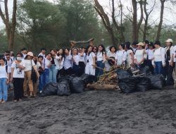 Kegiatan Selebrasi FCH: 150 Mahasiswa Prodi Informatika USD Bersihkan Sampah di Pantai Goa Cemara Bantul
