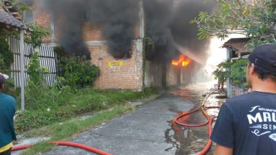 Kebakaran Gudang Tas di Bantul: Kerugian Capai Rp4,5 Miliar, Api Muncul setelah Listrik Mati Sekejap