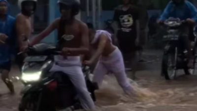 Hujan Deras Landa Selatan Gunungkidul: SMKN 1 Tanjungsari Terendam Banjir, Siswa Panik Selamatkan Barang