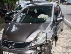 Dua Emak-Emak Bawa Mobil: Tabrakan di Jalan Parangtritis Gara-Gara Mau Putar Balik