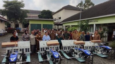 Gunungkidul Terima Bantuan Rice Transplanter, Bupati Endah Dorong Regenerasi Petani Muda