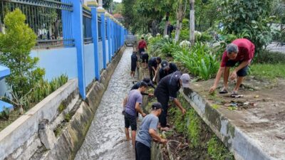 Peringati Hari Lingkungan Hidup Sedunia 2025, Tim Adiwiyata SMKN 2 Yogya Gelar Aksi Bersih Lingkungan Sekolah dan Bersih Sungai