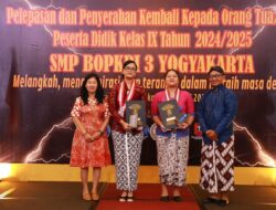 Bernuansa Budaya Jawa, SMP BOPKRI 3 Yogya Gelar Pelepasan dan Penyerahan Kembali Peserta Didik