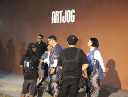 ARTJOG 2025: Instalasi “Pohon Kayu” Angkat Isu Krisis Lingkungan