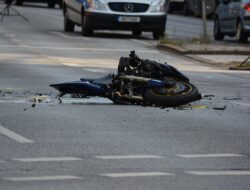 Kecelakaan di Jalan Wates–Purworejo: Luka Berat, Motor Hancur
