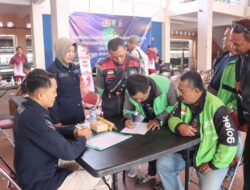 Diperiksa, Bukan SIM STNK tapi Kolesterol: Polisi Beri Hadiah Cek Kesehatan Gratis untuk Ojol di Bantul 