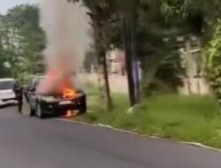 Mobil Suzuki Vitara Ludes Terbakar di Jalan Kaliurang, Empat Perempuan Selamat dari Maut
