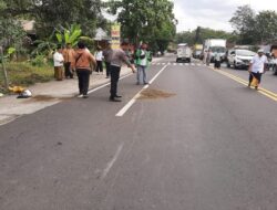 Perempuan Pembonceng Motor Tertabrak Kendaraan Misterius di Jalan Nasional Wates-Yogyakarta