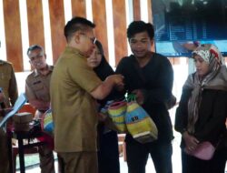 Pemkab Gunungkidul Bagikan 144 Pasang Ayam Kampung di Kapanewon Playen untuk Cegah Stunting Anak
