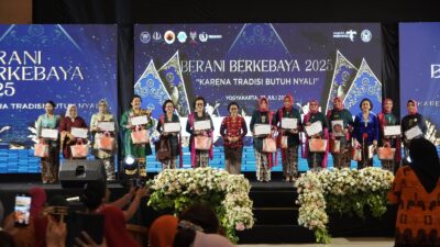 Pemda DIY serukan kebaya sebagai bahasa perempuan Nusantara; Berani Berkebaya 2025 jadi momentum rawat nilai budaya di era digital.
