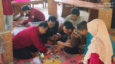 Tim PKM Dosen UNY Gelar Pelatihan Perakitan Alat Pengairan Otomatis di Gunungkidul