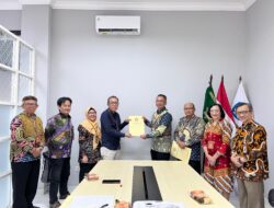 Rektor UWM Lantik Pejabat Struktural Antar Waktu