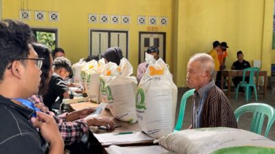 Perum BULOG Kanwil Yogyakarta Salurkan Bantuan Pangan Beras di Minggir Sleman