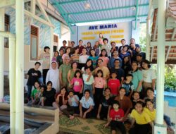 Peringatan Doa Arwah, Didereskan Untaian Rosario di Taman Doa Ave Maria