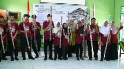 Tim Dosen UNY Bekali Siswa SLB dengan Pelatihan Ecoprint