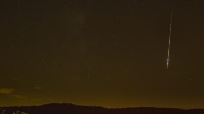 Hujan Meteor Delta Aquarid Juli 2025 Malam Ini Jam Berapa? Cara Melihat