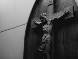 Doa Novena Hati Kudus Yesus: Devosi Penuh Harapan yang Tidak Pernah Mengecewakan