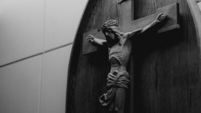 Doa Novena Hati Kudus Yesus: Devosi Penuh Harapan yang Tidak Pernah Mengecewakan