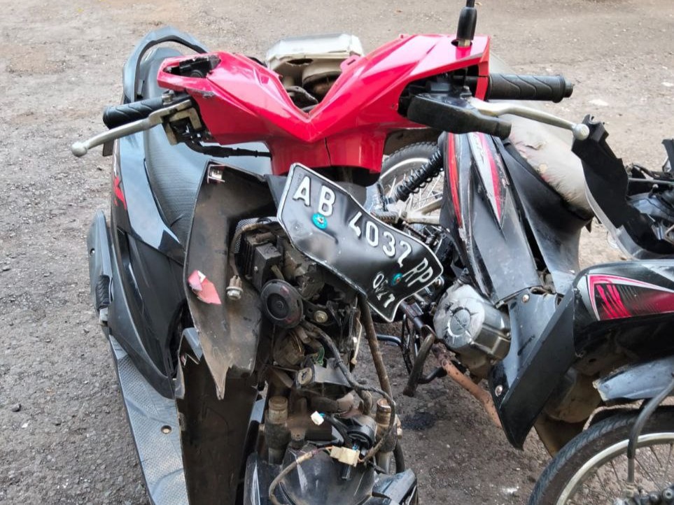 Revo Adu Banteng dengan BeAT