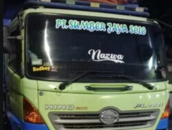 Nekat Mendahului, Pemotor Modifikasi Tabrak Tronton hingga Patah Tulang di Jalan Wonosari-Semanu