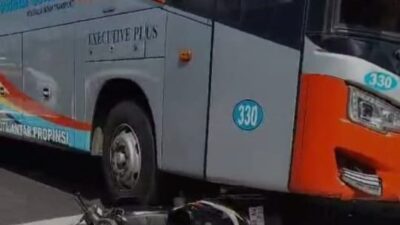 Nyaris Terlindas Bus, Pelajar Gunungkidul Bersenggolan dengan Truk saat Mendahului Rosalia Indah di Patuk
