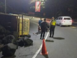 Truk Bermuatan Batu Merapi Terguling di Tikungan Slumprit, Sopir Luka Ringan