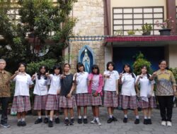 Siswa Ekskul Jurnalistik SMP Immaculata Praktek Membuat Media Sekolah MATA