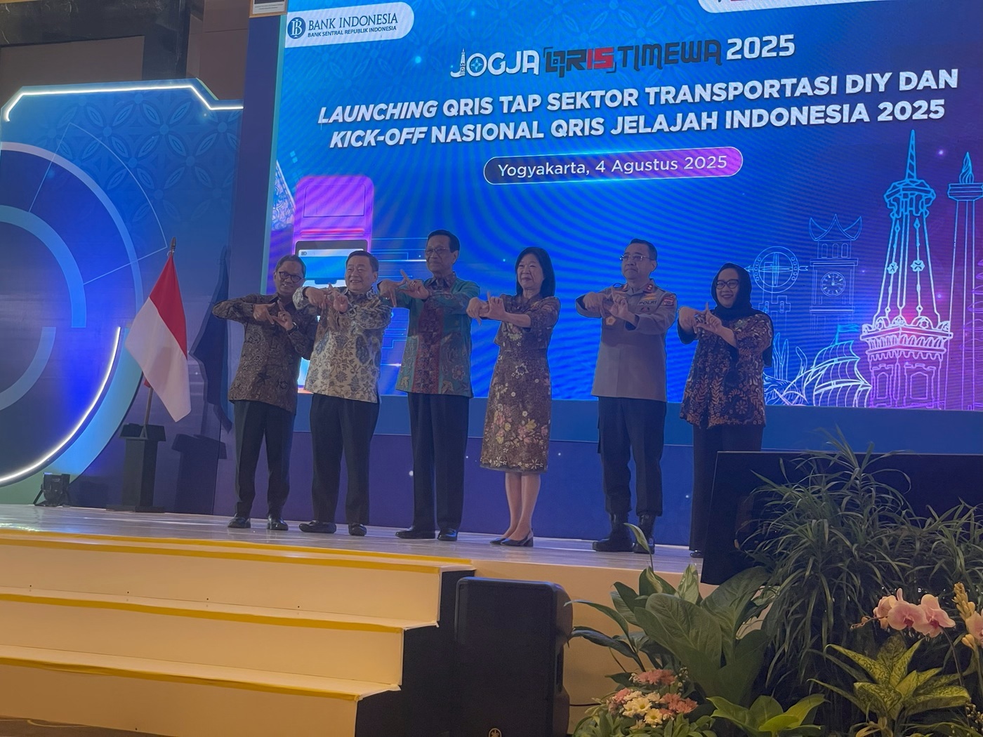 QRIS TAP resmi diluncurkan Bank Indonesia dari Yogyakarta, simbol transformasi pembayaran digital yang tetap berpijak pada budaya lokal.