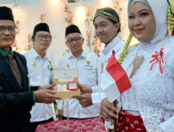 8 Pasang Pengantin Ikuti “Nikah Bareng 80 Tahun Indonesia”, Mahar Bendera dan Cincin Kawin Batu Merah Putih